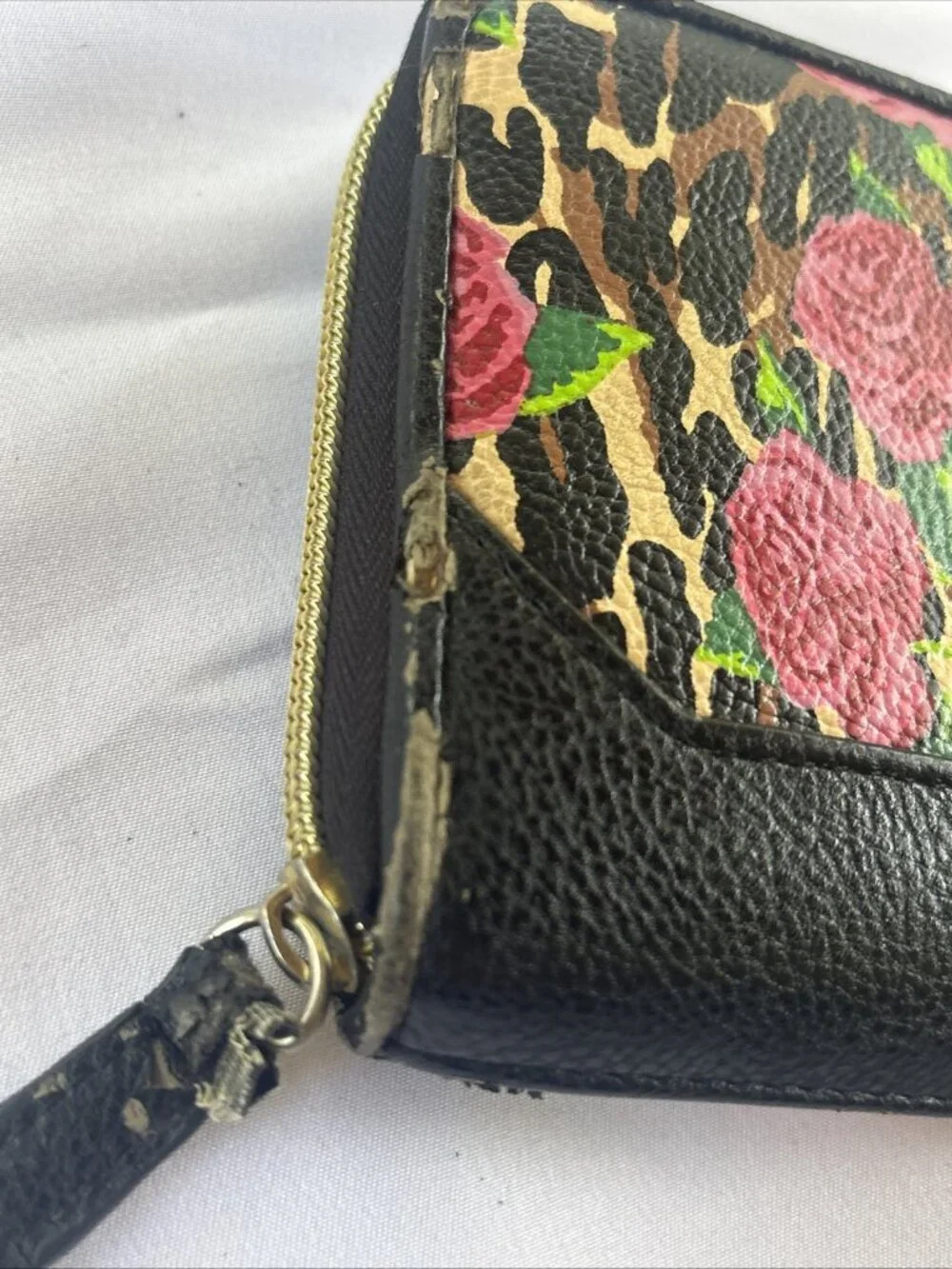 Betsy Johnson Full Zip Wallet Clutch Wristlet Black Leather Gold Roses Cheetah